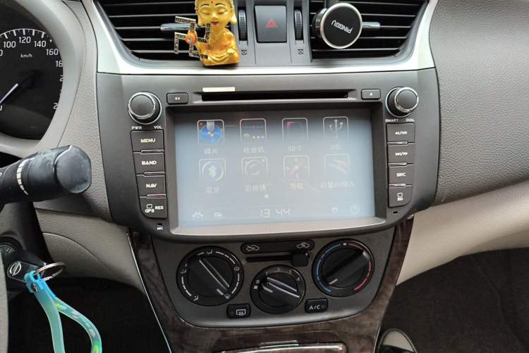 Used Nissan Sylphy 2012 1.6 XL CVT Luxury Edition Audio And AC Panel
