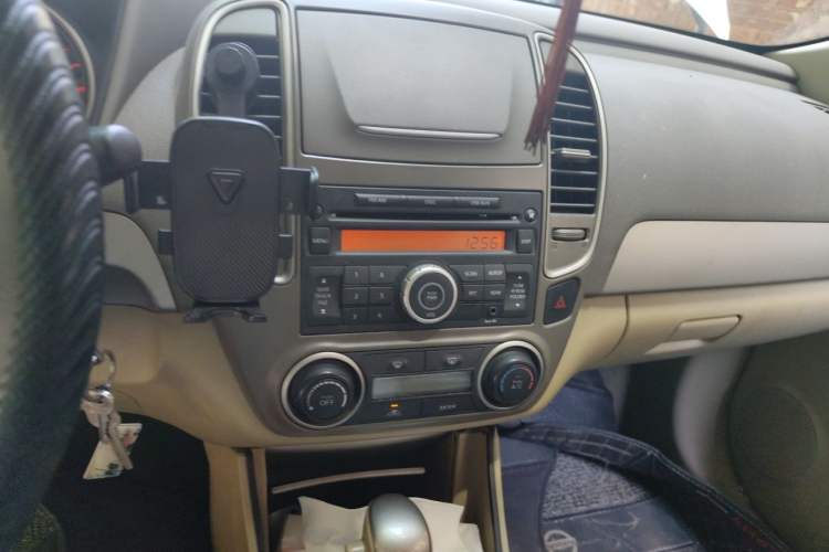 Used Nissan Sylphy 2012 Classic 1.6XE Automatic Comfort Edition Audio And AC Panel