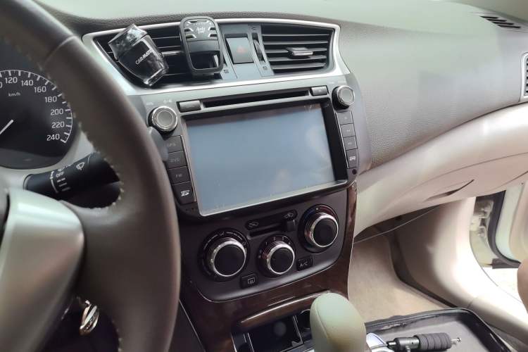 Used Nissan Sylphy 2012 1.6 XL CVT Luxury Edition Audio And AC Panel