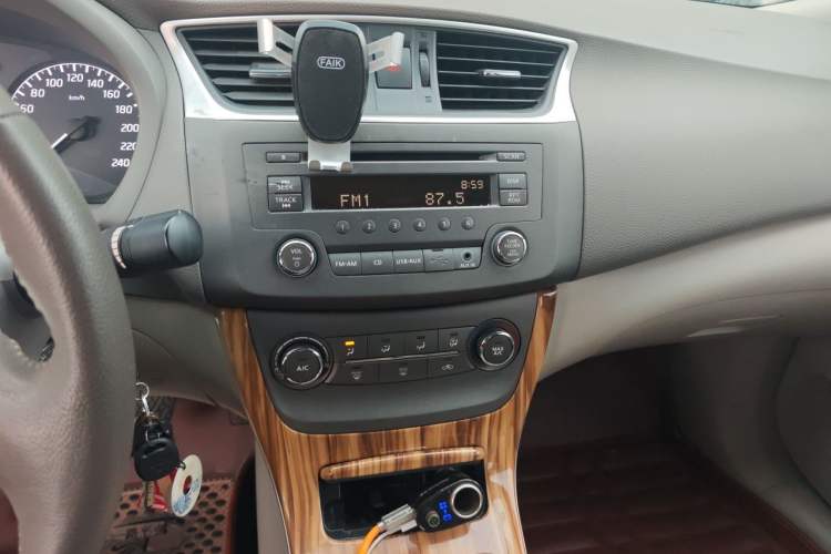 Used Nissan Sylphy 2012 1.6 XL Manual Luxury Edition Audio And AC Panel