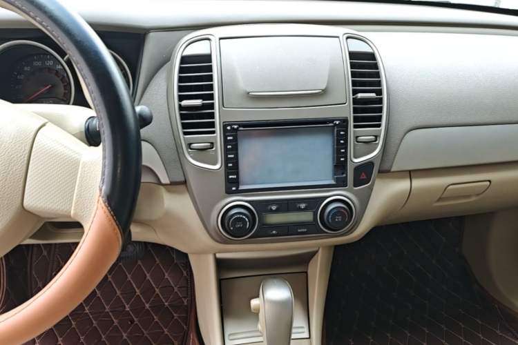 Used Nissan Sylphy 2012 Classic 1.6XE Automatic Comfort Edition Audio And AC Panel