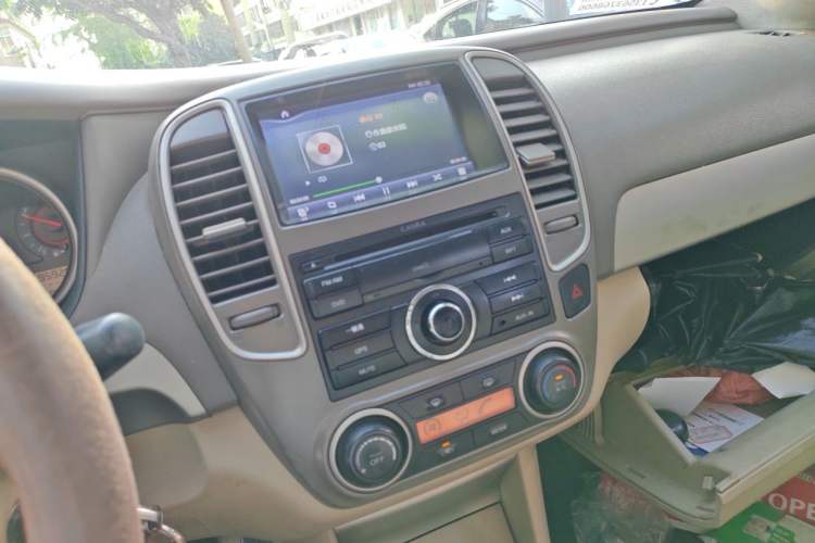 Used Nissan Sylphy 2012 Classic 1.6XE Manual Comfort Edition Audio And AC Panel