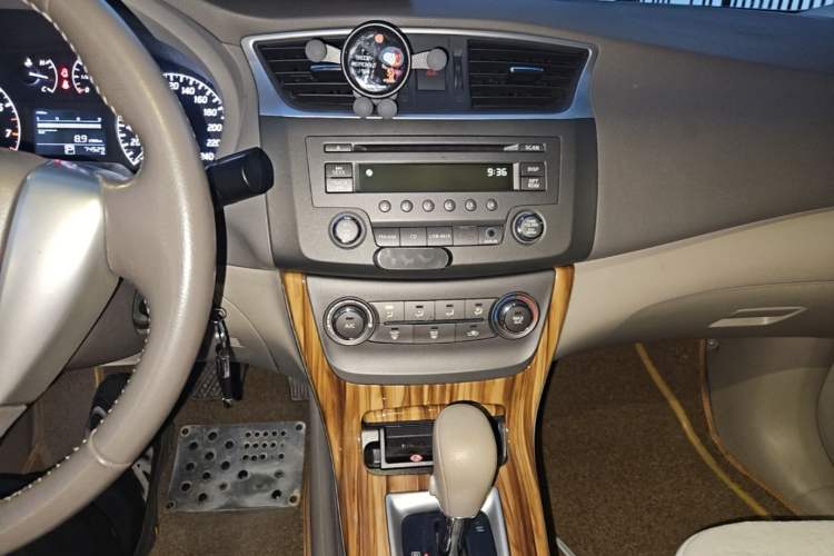 Used Nissan Sylphy 2012 1.6 XL CVT Luxury Edition Audio And AC Panel
