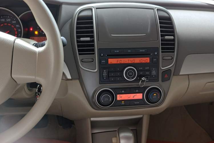 Used Nissan Sylphy 2012 Classic 1.6XE Automatic Comfort Edition Audio And AC Panel