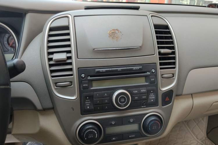 Used Nissan Sylphy 2012 Classic 1.6XE Manual Comfort Edition Audio And AC Panel