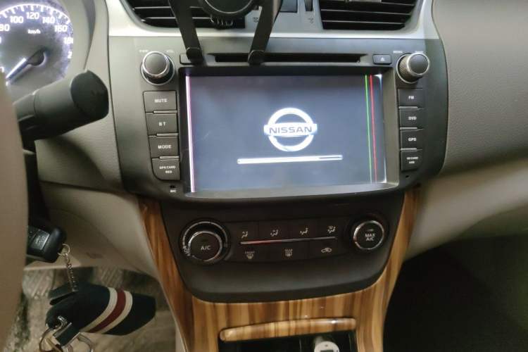 Used Nissan Sylphy 2012 1.6 XL Manual Luxury Edition Audio And AC Panel