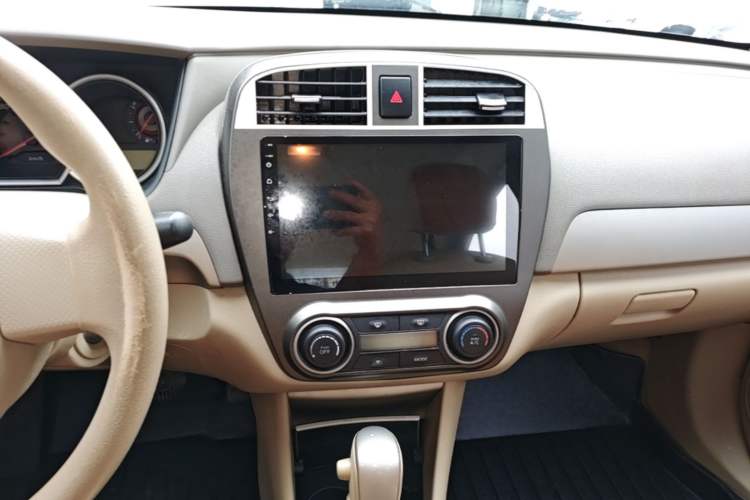 Used Nissan Sylphy 2012 Classic 1.6XE Automatic Comfort Edition Audio And AC Panel