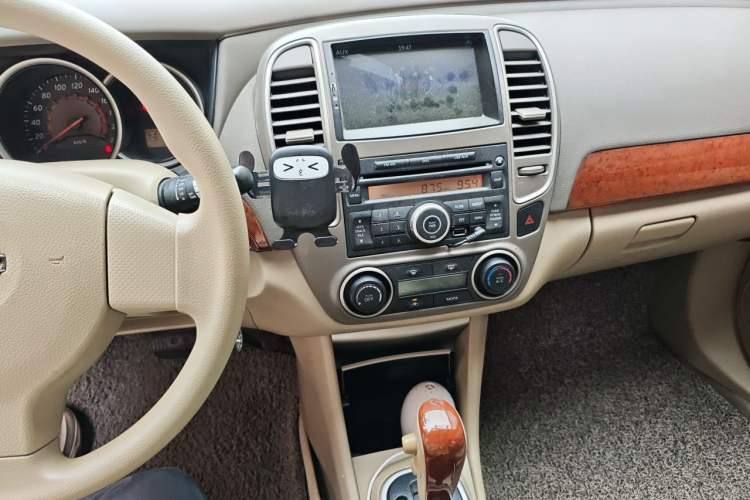 Used Nissan Sylphy 2012 Classic 1.6XE Automatic Comfort Edition Audio And AC Panel