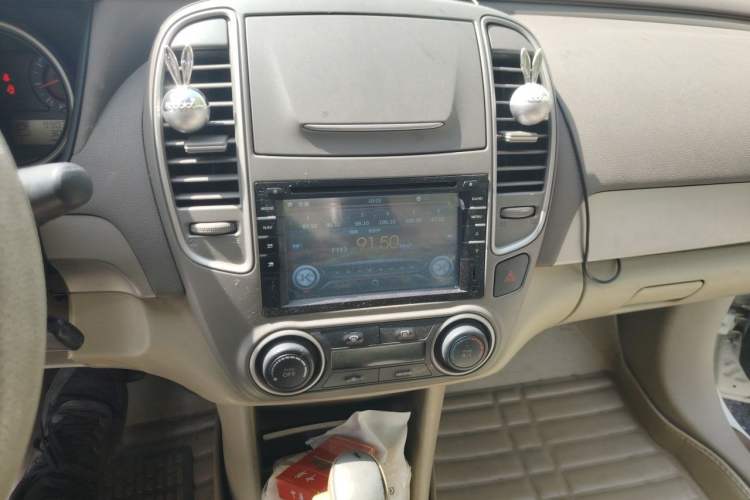 Used Nissan Sylphy 2012 Classic 1.6XE Automatic Comfort Edition Audio And AC Panel
