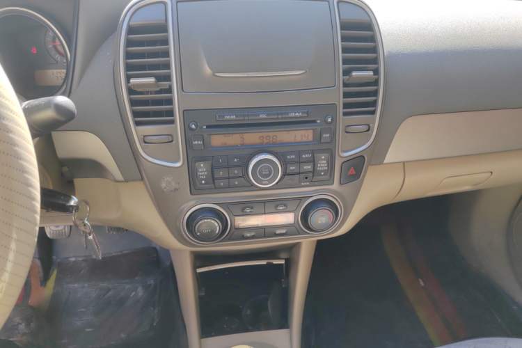 Used Nissan Sylphy 2012 Classic 1.6XE Manual Comfort Edition Audio And AC Panel