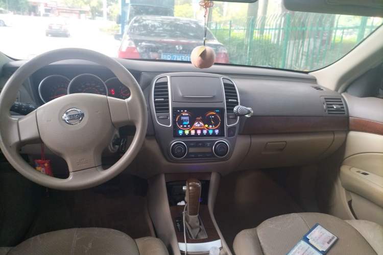 Used Nissan Sylphy 2012 Classic 1.6XE Automatic Comfort Edition Center Console