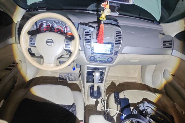 Used Nissan Sylphy 2012 Classic 1.6XE Automatic Comfort Edition Center Console