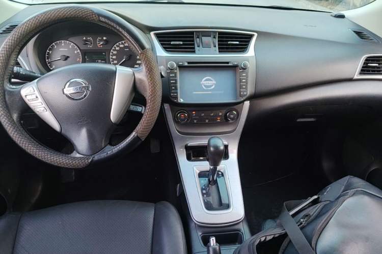 Used Nissan Sylphy 2012 1.6 XL CVT Luxury Edition Center Console
