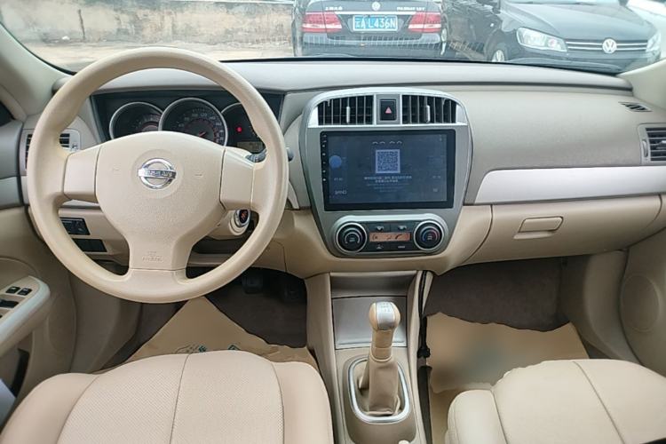 Used Nissan Sylphy 2012 Classic 1.6XE Manual Comfort Edition Center Console