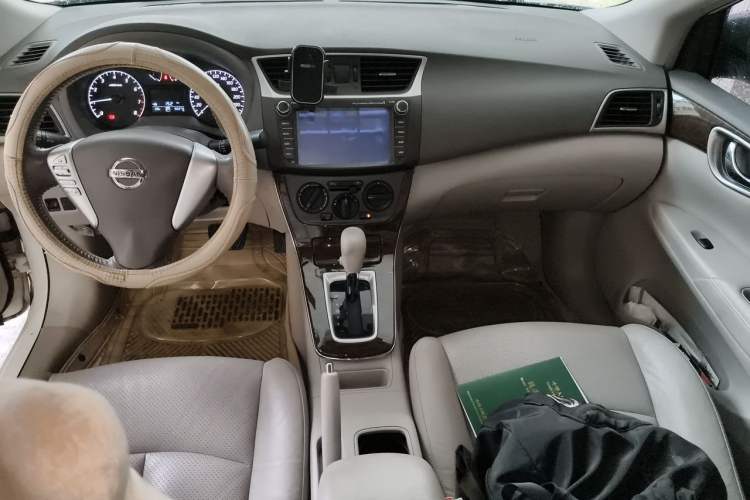Used Nissan Sylphy 2012 1.6 XL CVT Luxury Edition Center Console
