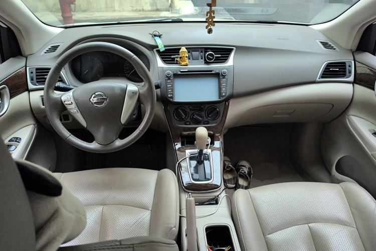 Used Nissan Sylphy 2012 1.6 XL CVT Luxury Edition Center Console