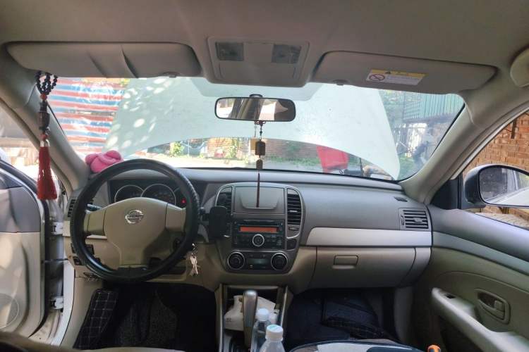 Used Nissan Sylphy 2012 Classic 1.6XE Automatic Comfort Edition Center Console
