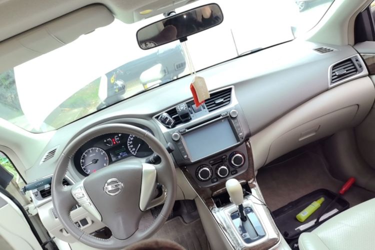 Used Nissan Sylphy 2012 1.6 XL CVT Luxury Edition Center Console