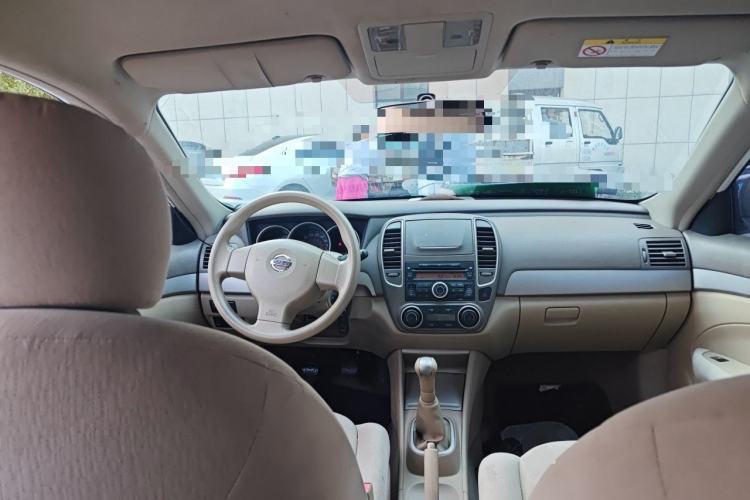 Used Nissan Sylphy 2012 Classic 1.6XE Manual Comfort Edition Center Console