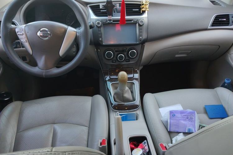 Used Nissan Sylphy 2012 1.6 XL Manual Luxury Edition Center Console