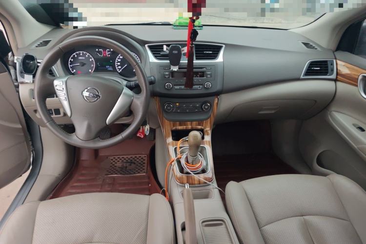 Used Nissan Sylphy 2012 1.6 XL Manual Luxury Edition Center Console