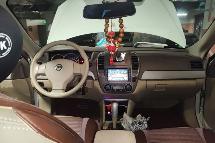 Used Nissan Sylphy 2012 Classic 1.6XE Automatic Comfort Edition Center Console