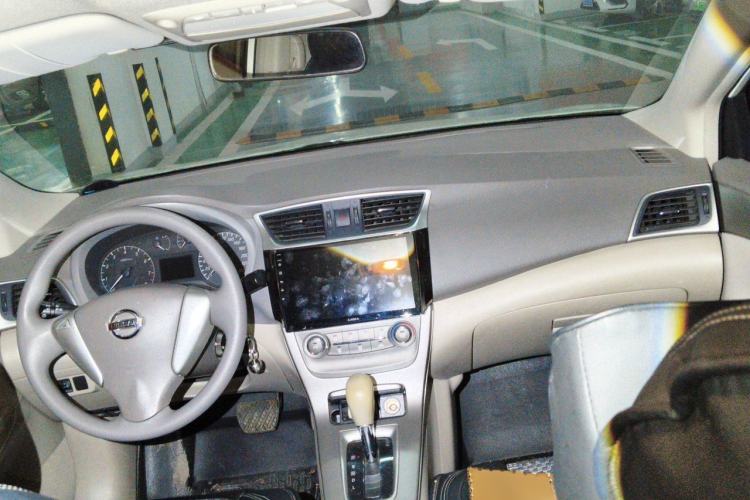 Used Nissan Sylphy 2012 1.6XE CVT Comfort Edition Center Console