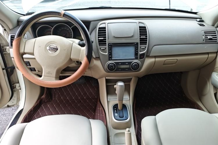 Used Nissan Sylphy 2012 Classic 1.6XE Automatic Comfort Edition Center Console