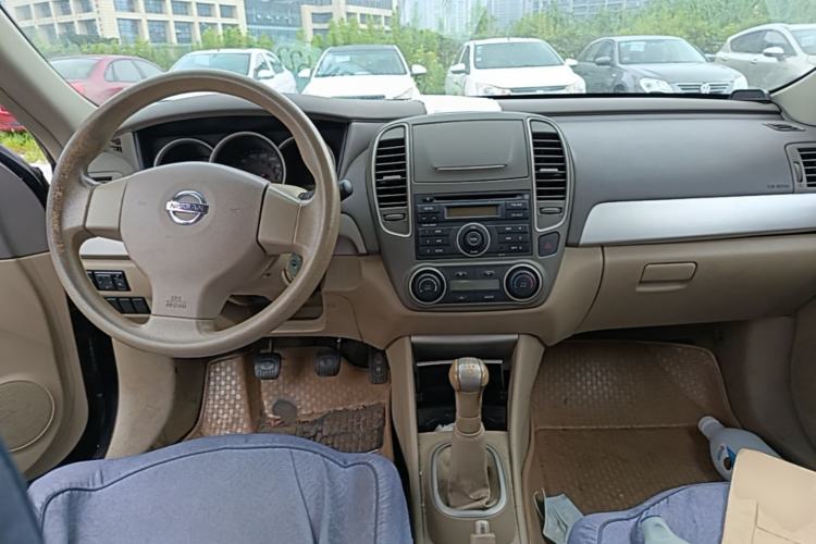 Used Nissan Sylphy 2012 Classic 1.6XE Manual Comfort Edition Center Console