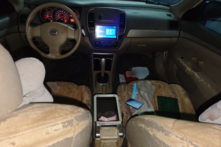 Used Nissan Sylphy 2012 Classic 1.6XE Automatic Comfort Edition Center Console