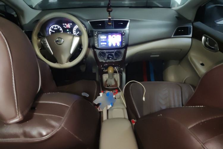 Used Nissan Sylphy 2012 1.6 XL Manual Luxury Edition Center Console