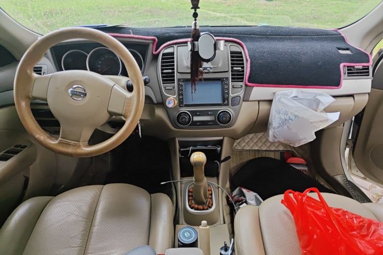 Used Nissan Sylphy 2012 Classic 1.6XL Manual Luxury Edition Center Console