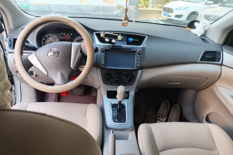 Used Nissan Sylphy 2012 1.6XE CVT Comfort Edition Center Console