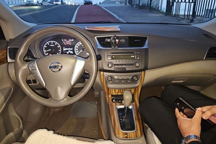 Used Nissan Sylphy 2012 1.6 XL CVT Luxury Edition Center Console