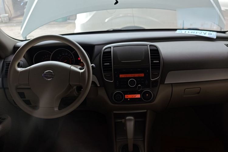 Used Nissan Sylphy 2012 Classic 1.6XE Automatic Comfort Edition Center Console