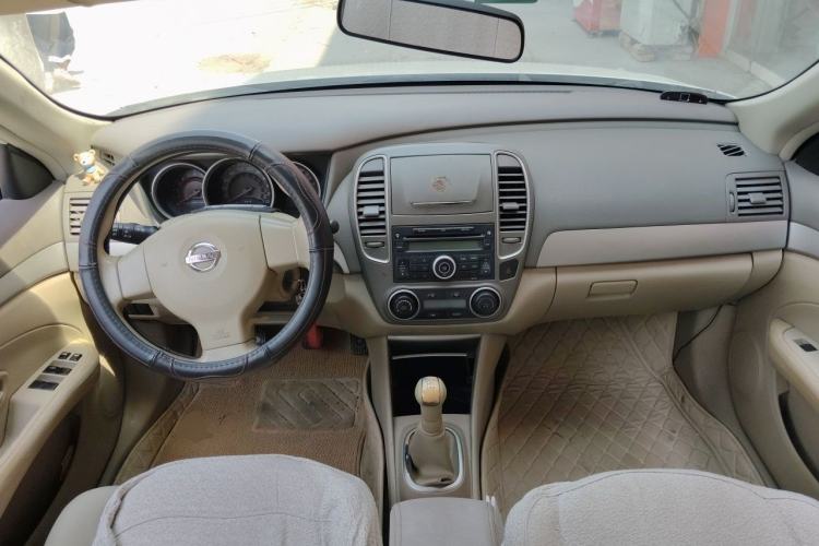 Used Nissan Sylphy 2012 Classic 1.6XE Manual Comfort Edition Center Console