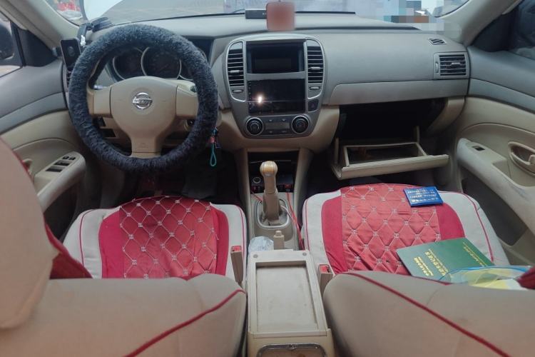 Used Nissan Sylphy 2012 Classic 1.6XE Manual Comfort Edition Center Console