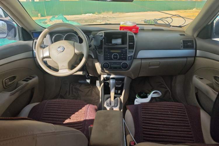 Used Nissan Sylphy 2012 Classic 1.6XE Automatic Comfort Edition Center Console