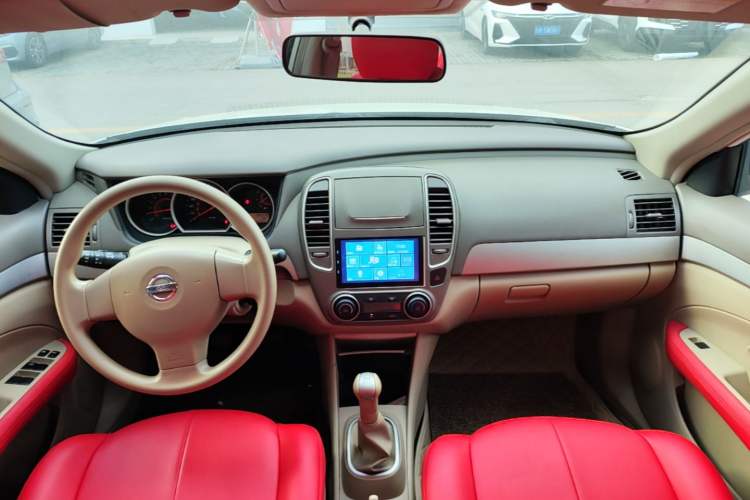 Used Nissan Sylphy 2012 Classic 1.6XE Manual Comfort Edition Center Console