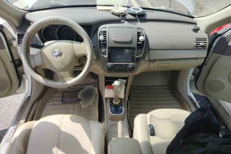 Used Nissan Sylphy 2012 Classic 1.6XE Automatic Comfort Edition Center Console