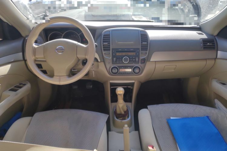 Used Nissan Sylphy 2012 Classic 1.6XE Manual Comfort Edition Center Console