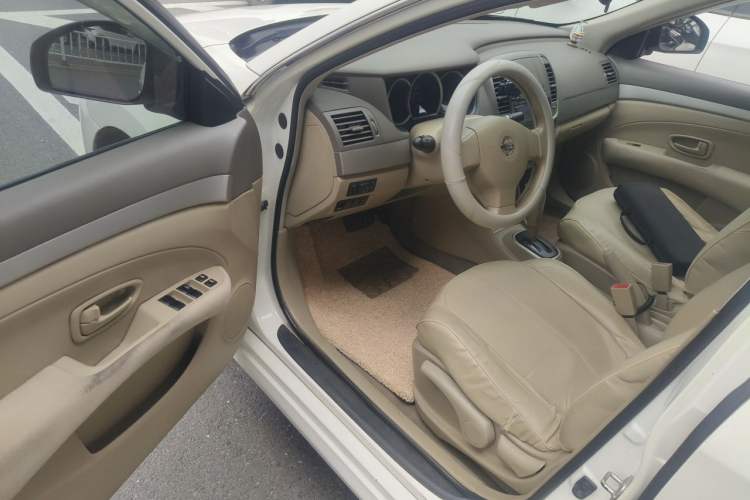 Used Nissan Sylphy 2012 Classic 1.6XE Automatic Comfort Edition Driver Seat