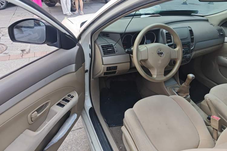 Used Nissan Sylphy 2012 Classic 1.6XE Manual Comfort Edition Driver Seat