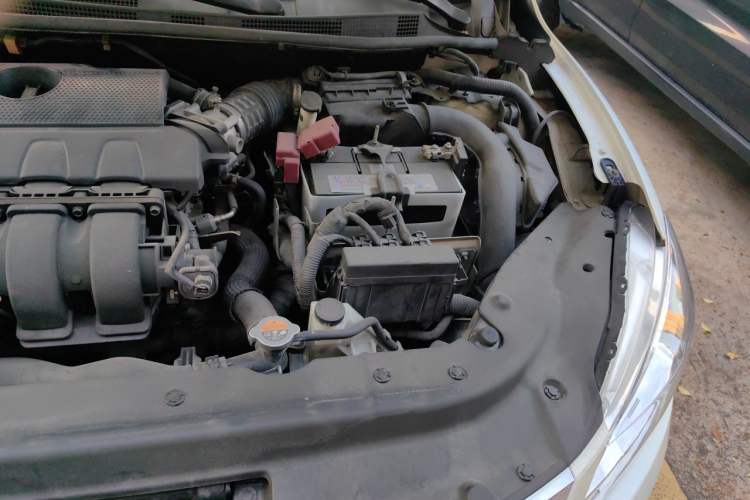 Used Nissan Sylphy 2012 1.8XL CVT Luxury Edition Engine Bay Left