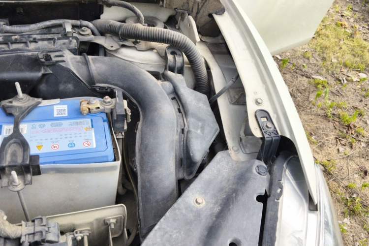 Used Nissan Sylphy 2012 1.8XL CVT Luxury Edition Engine Bay Left