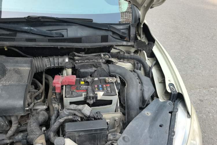 Used Nissan Sylphy 2012 1.6 XL CVT Luxury Edition Engine Bay Left