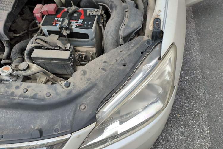 Used Nissan Sylphy 2012 1.6 XL CVT Luxury Edition Engine Bay Left