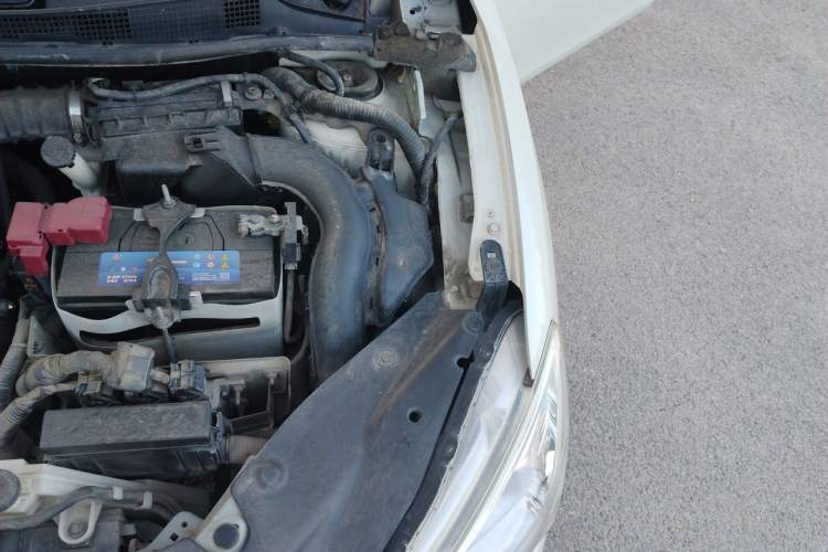 Used Nissan Sylphy 2012 1.6 XL Manual Luxury Edition Engine Bay Left