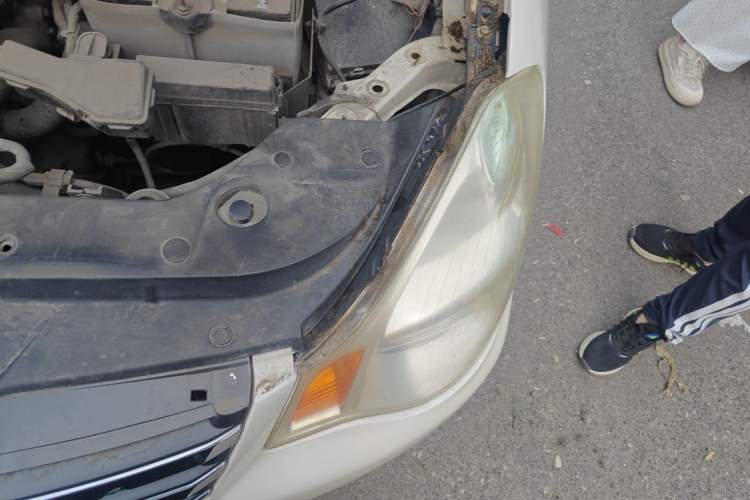 Used Nissan Sylphy 2012 Classic 1.6XE Manual Comfort Edition Engine Bay Left