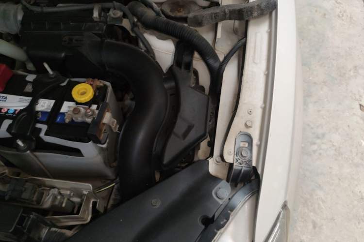 Used Nissan Sylphy 2012 1.6 XL Manual Luxury Edition Engine Bay Left